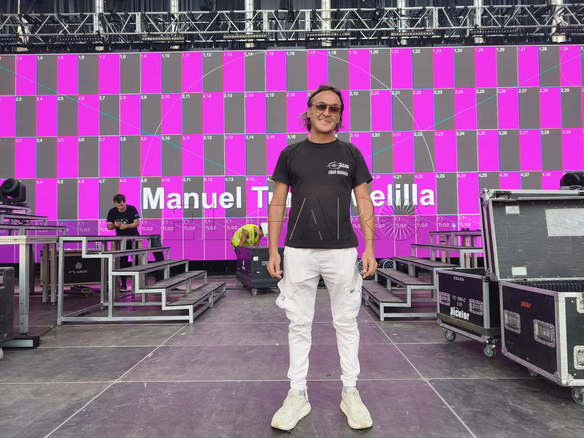 Tete Moreno, Stage Manager de Sim Producciones en la Plaza de Toros de Melilla sobre el escenario. -AGC-