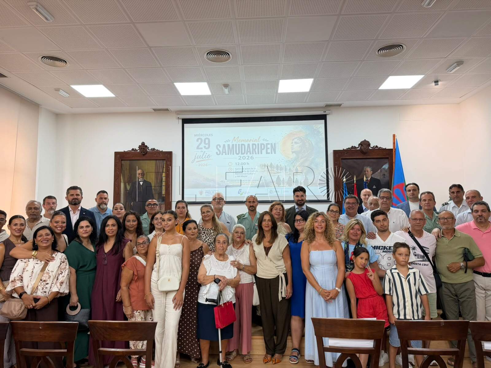 Autoridades políticas, militares, miembros de la comunidad gitana, la comunidad hindú, organizaciones sociales y académicas unidas en el homanaje. -Cedida por la CAM-