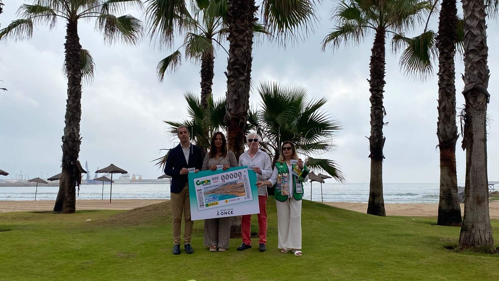 Presentación del nuevo cupón de la ONCE en la playa de los Cárabos