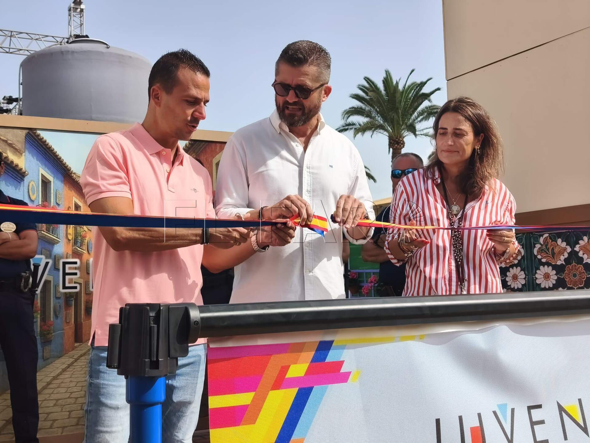 Corte de cinta inaugural de la Caseta Joven -AGC-