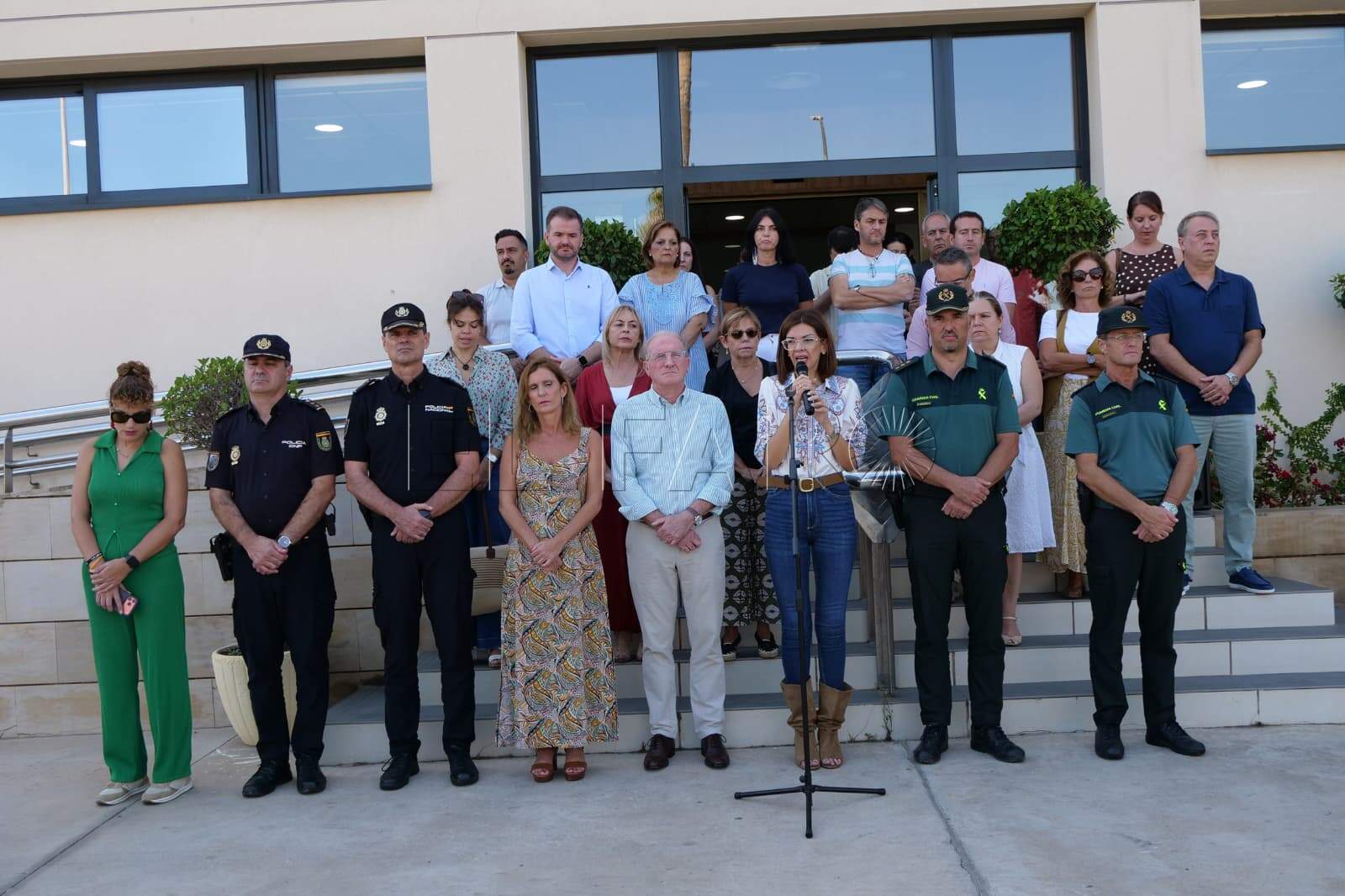 Minuto de silencio en repulsa por los últimos asesinatos machistas