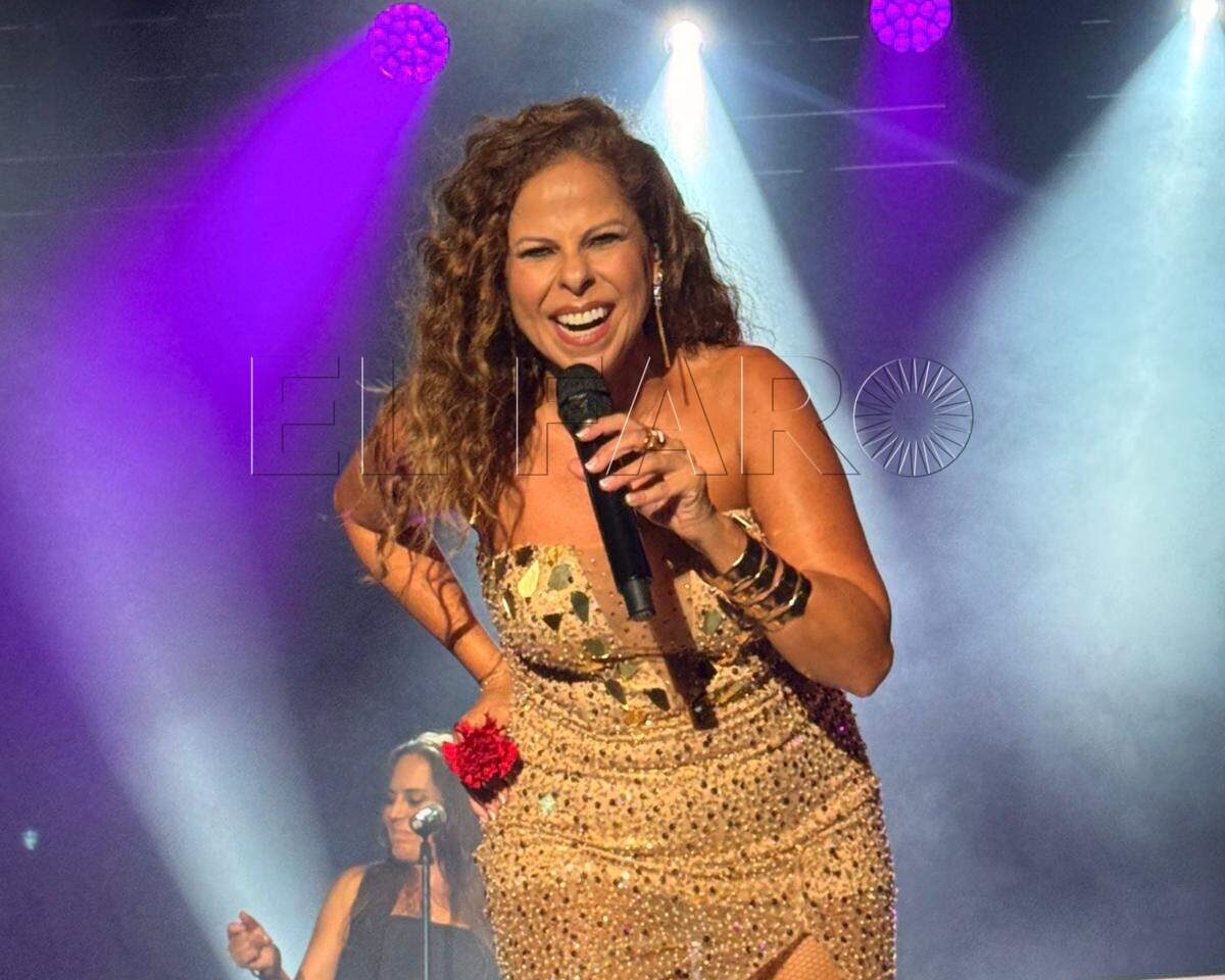 Pastora Soler en la Caseta Oficial de la Feria de Melilla
