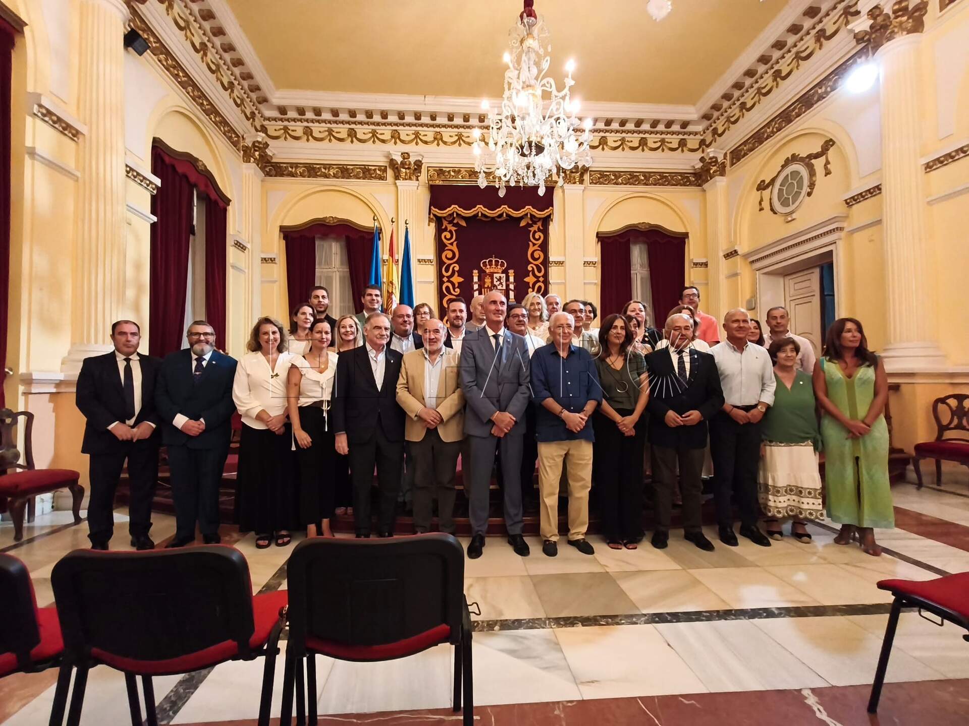 Foto de familia de la recepción a la Red de Juderías. -AGC-