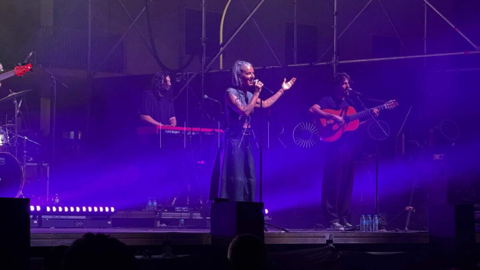 Chambao fusiona su música con el público para cerrar Música a la Luna