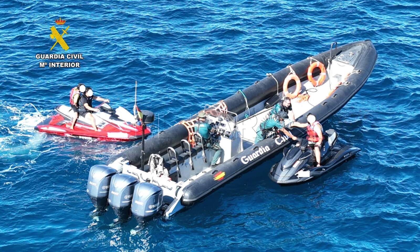 La Guardia Civil auxilia a seis personas en tres rescates por el fuerte oleaje en Melilla