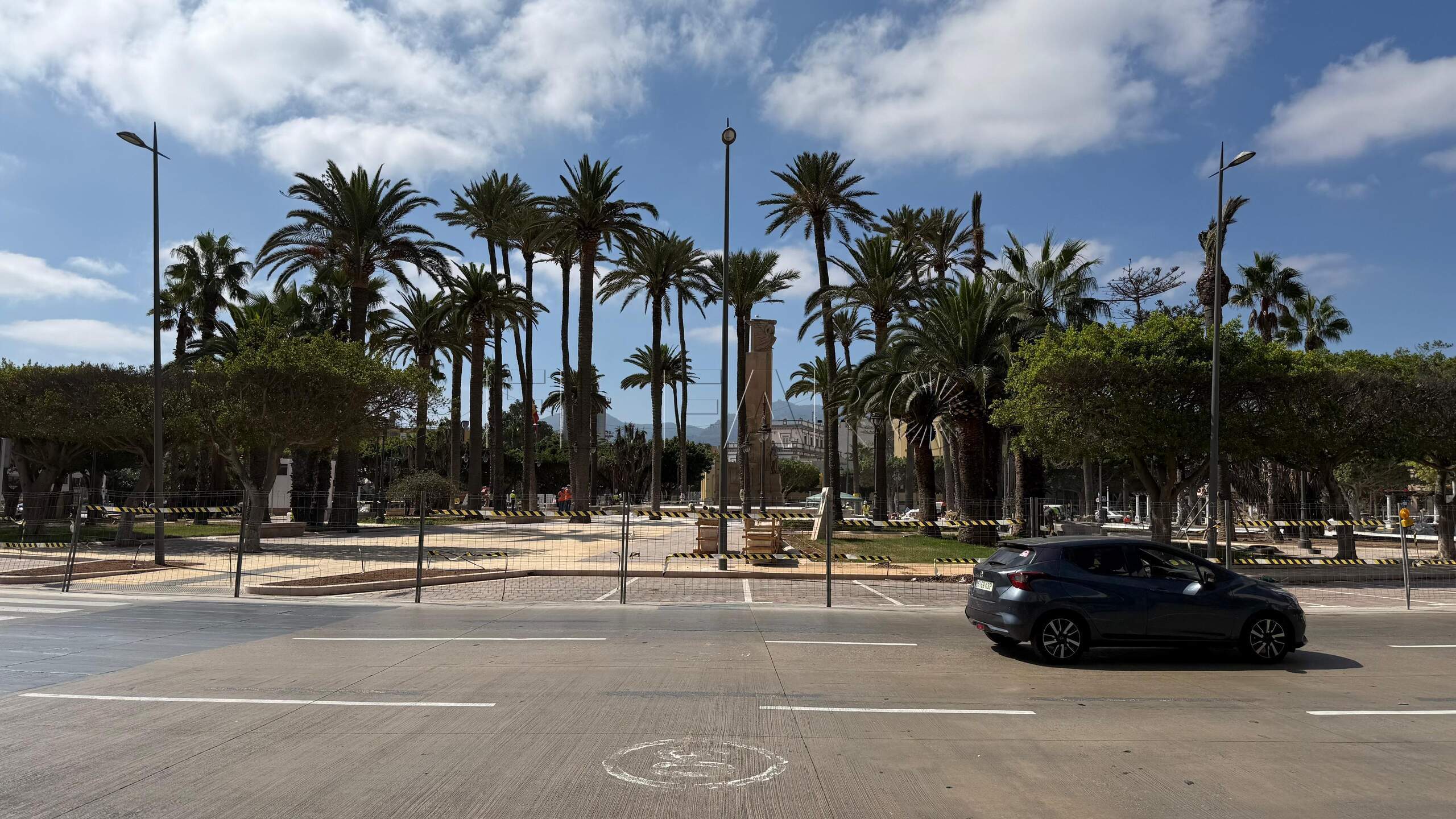 La Plaza de España se va a octubre por los trabajos que aún quedan pendientes
