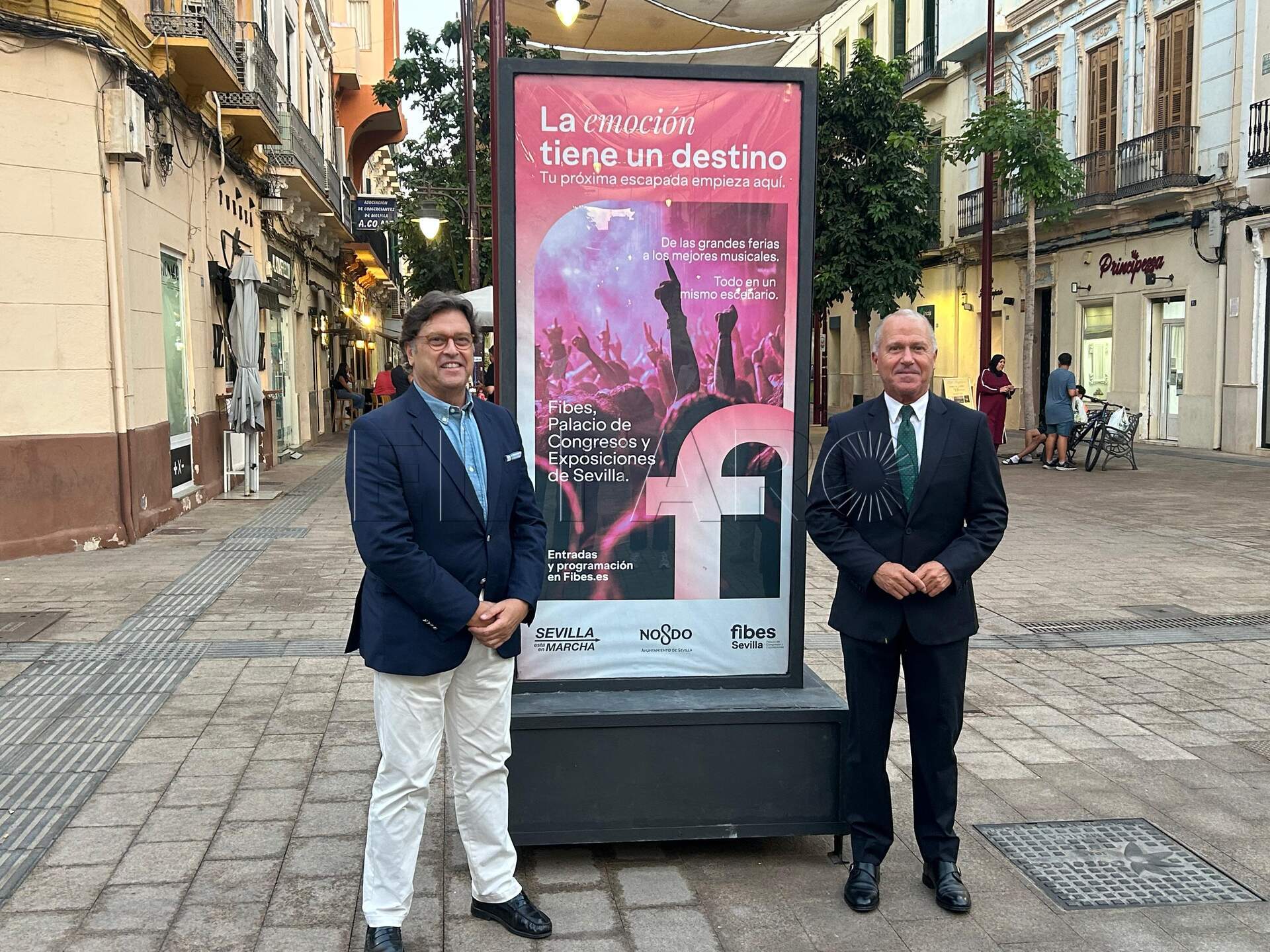 Melilla promociona Sevilla como destino turístico en sus calles