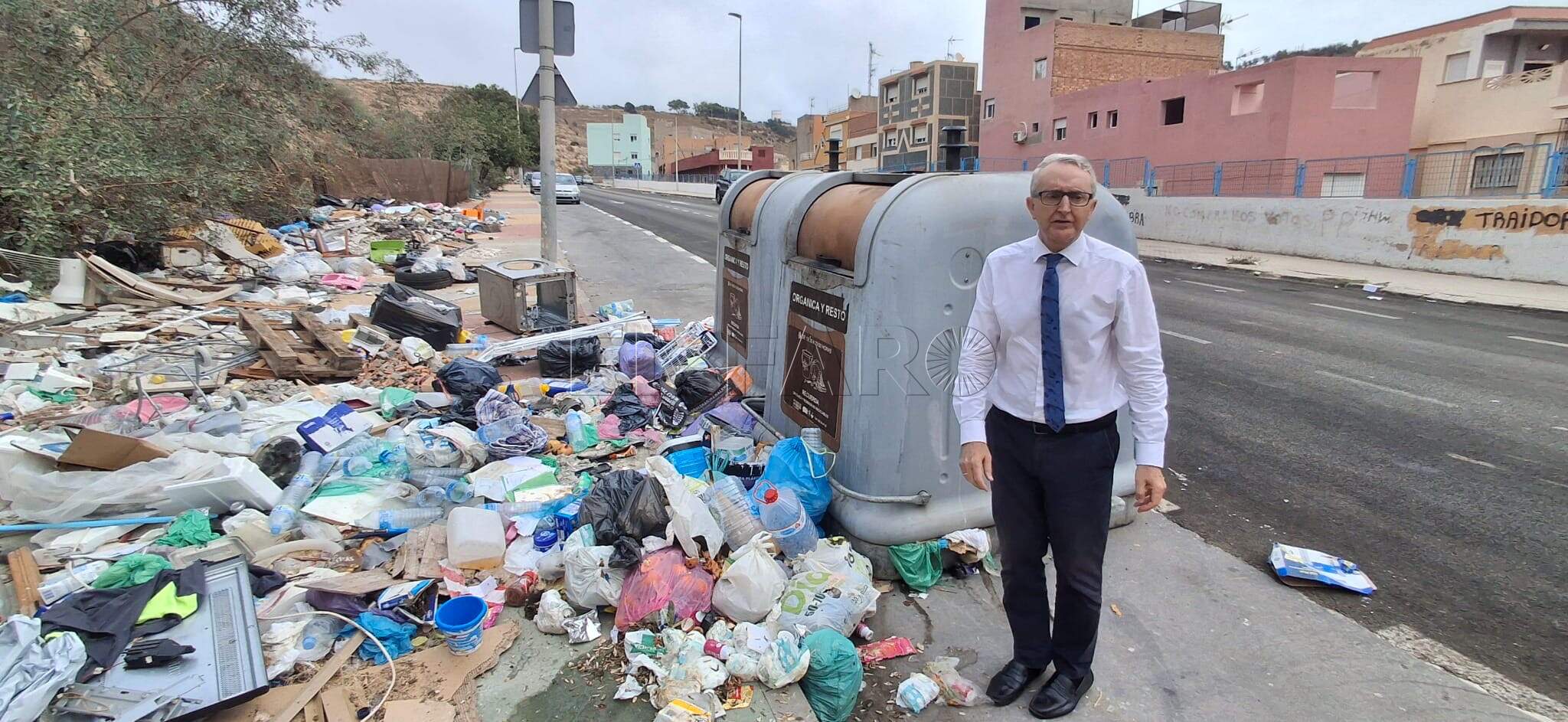 Vox pide la retirada de los coches calcinados en Los Pinares