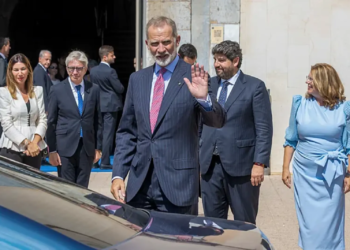 Parece una burla que el Rey vaya a Finlandia a proteger la frontera europea