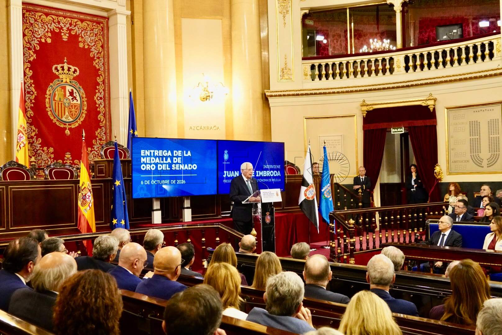 Imbroda recoge la Medalla de Oro del Senado en nombre de los melillenses