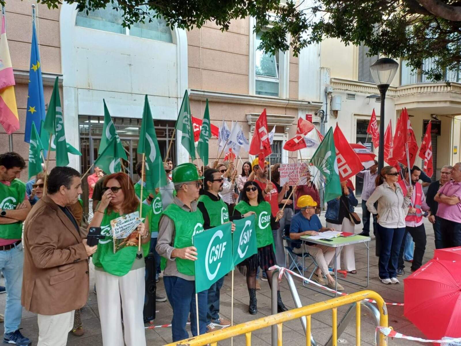 Los trabajadores de Políticas Sociales retoman las protestas por el estado de la Consejería