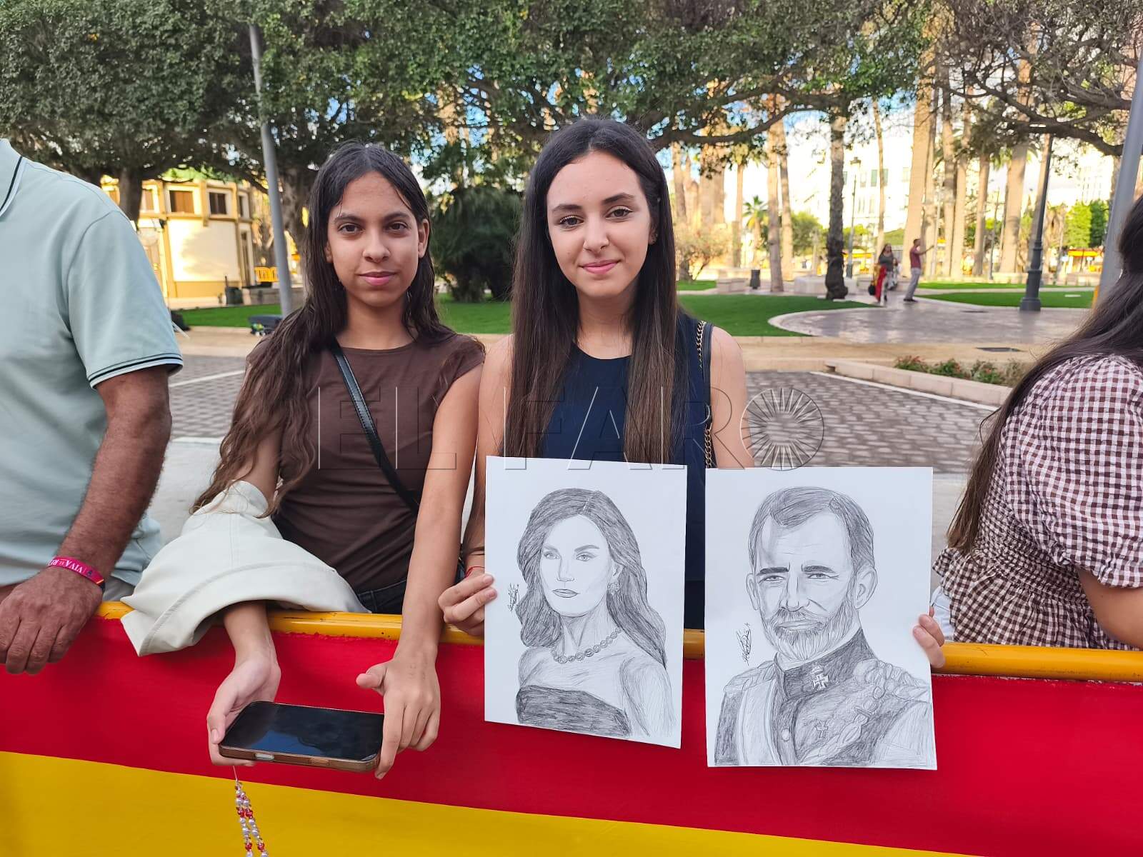 Los primeros melillenses están ya en la Plaza de España para esperar a los Reyes