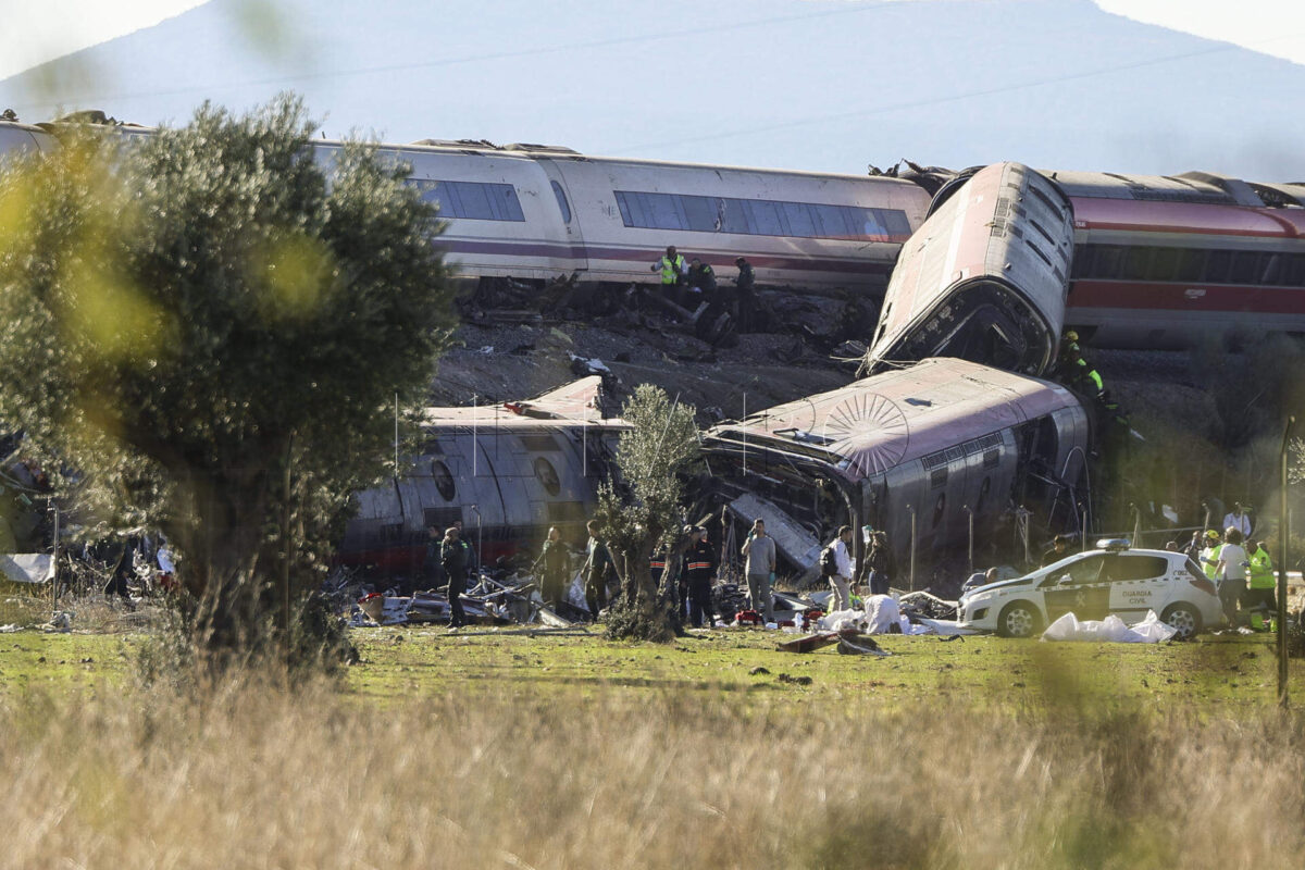Nueva tragedia ferroviaria: Dos trenes de alta velocidad colisionan en Toledo