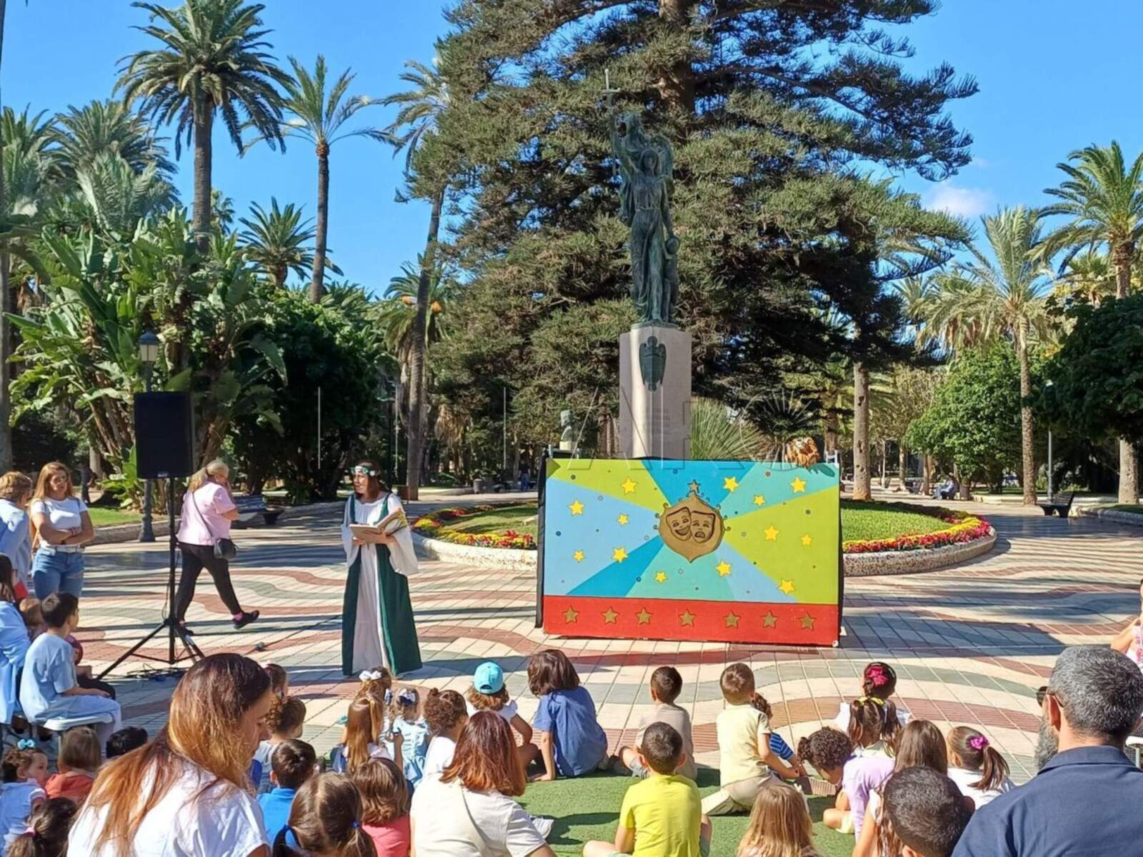 La Biblioteca Pública sale a la calle para fomentar la lectura entre los más pequeños