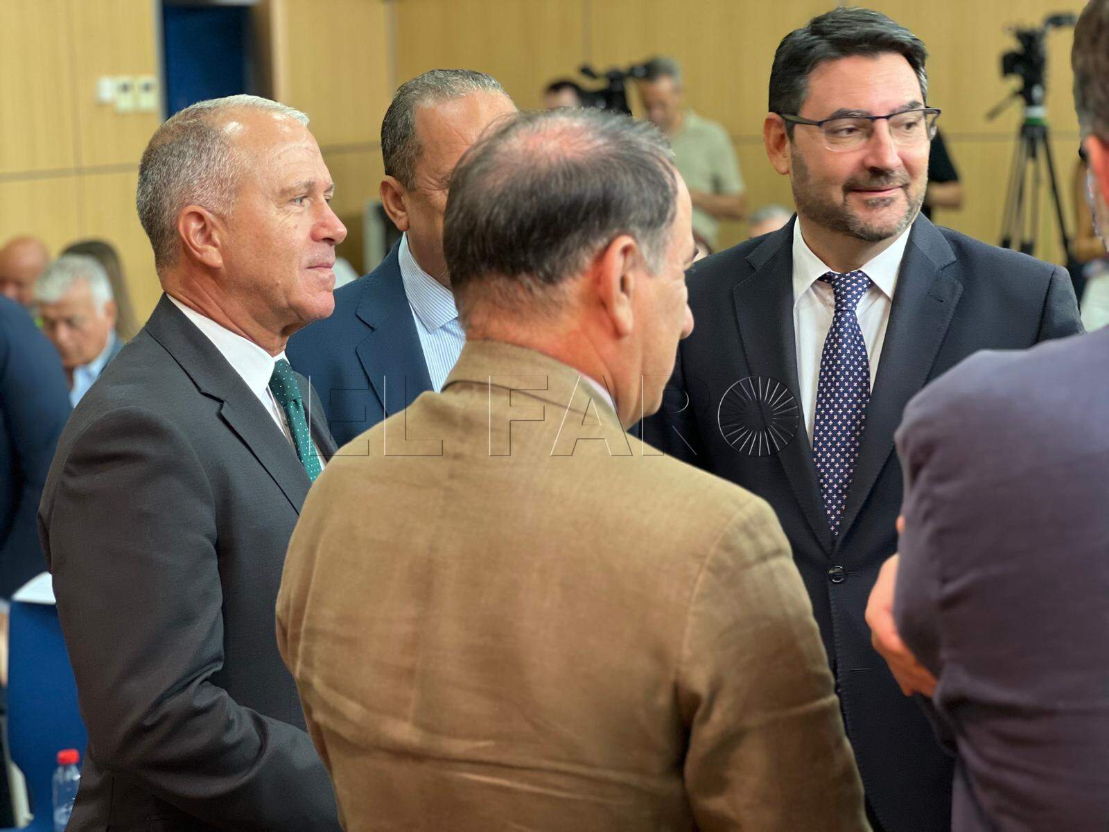 Medio centenar de empresarios acuden a la jornada empresarial en Sevilla