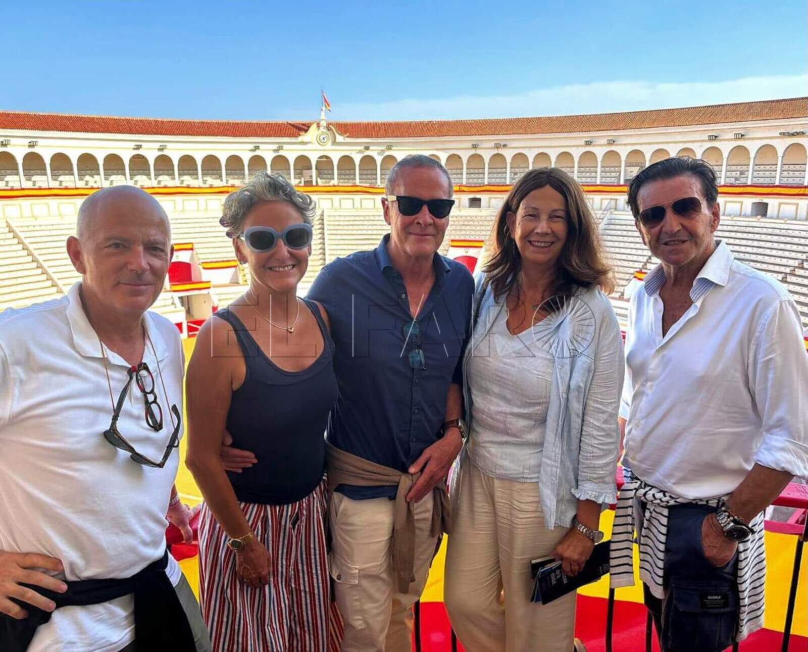 Carla de Bulgaria descubre el "museo al aire libre" que es Melilla a un grupo de amigos de Madrid