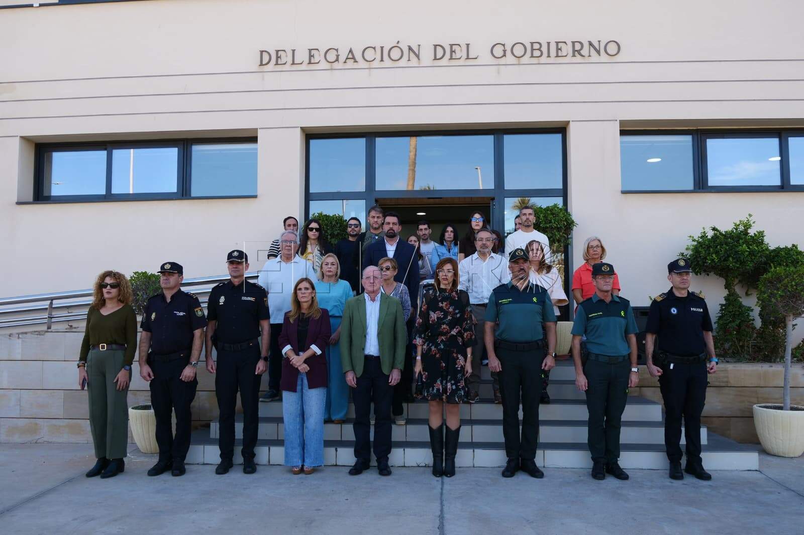 Minuto de silencio en la Delegación por el asesinato machista de Gloria Esperanza