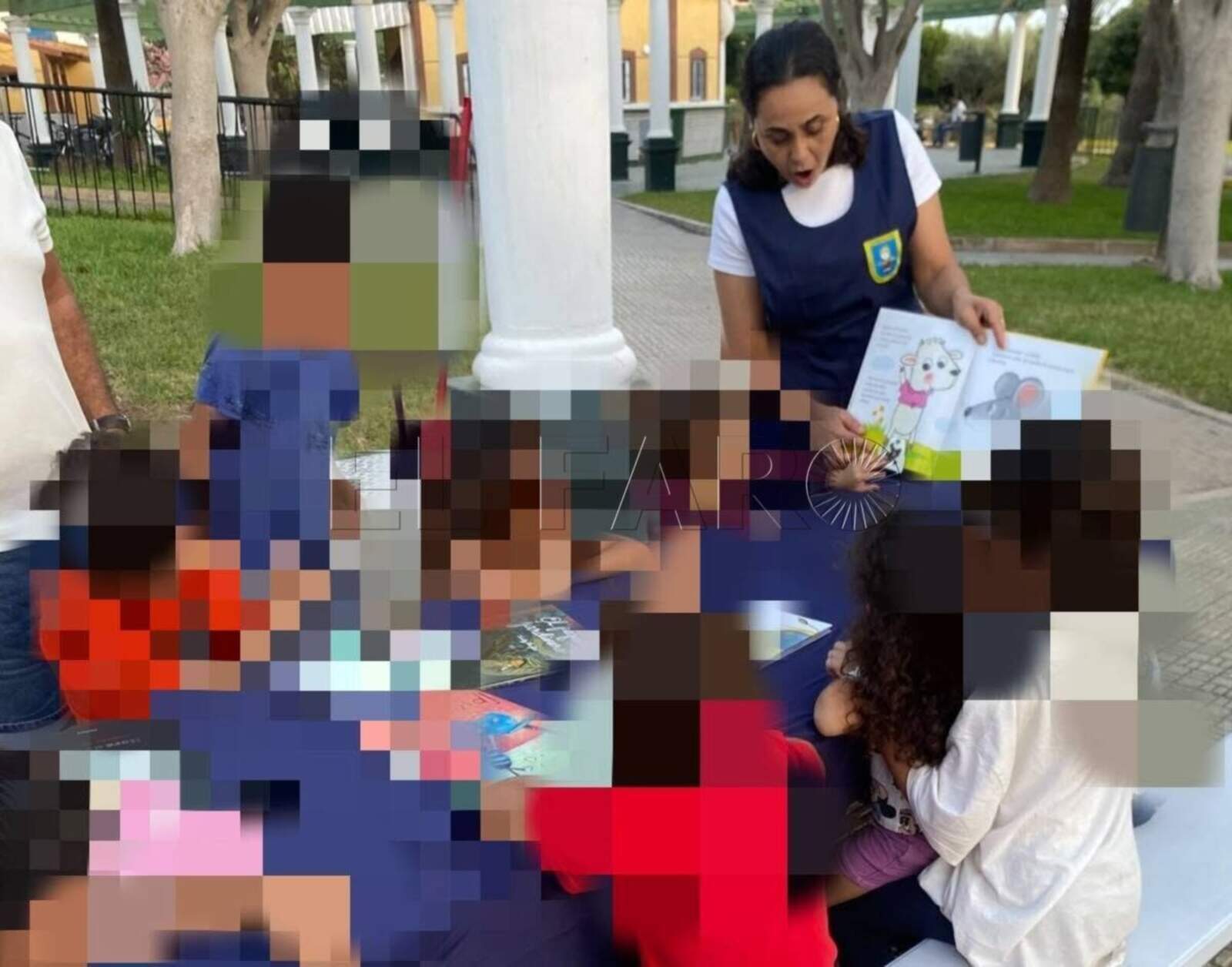 La biblioteca ambulante de Mensajeros de la Paz lleva lectura y arte a La Cañada