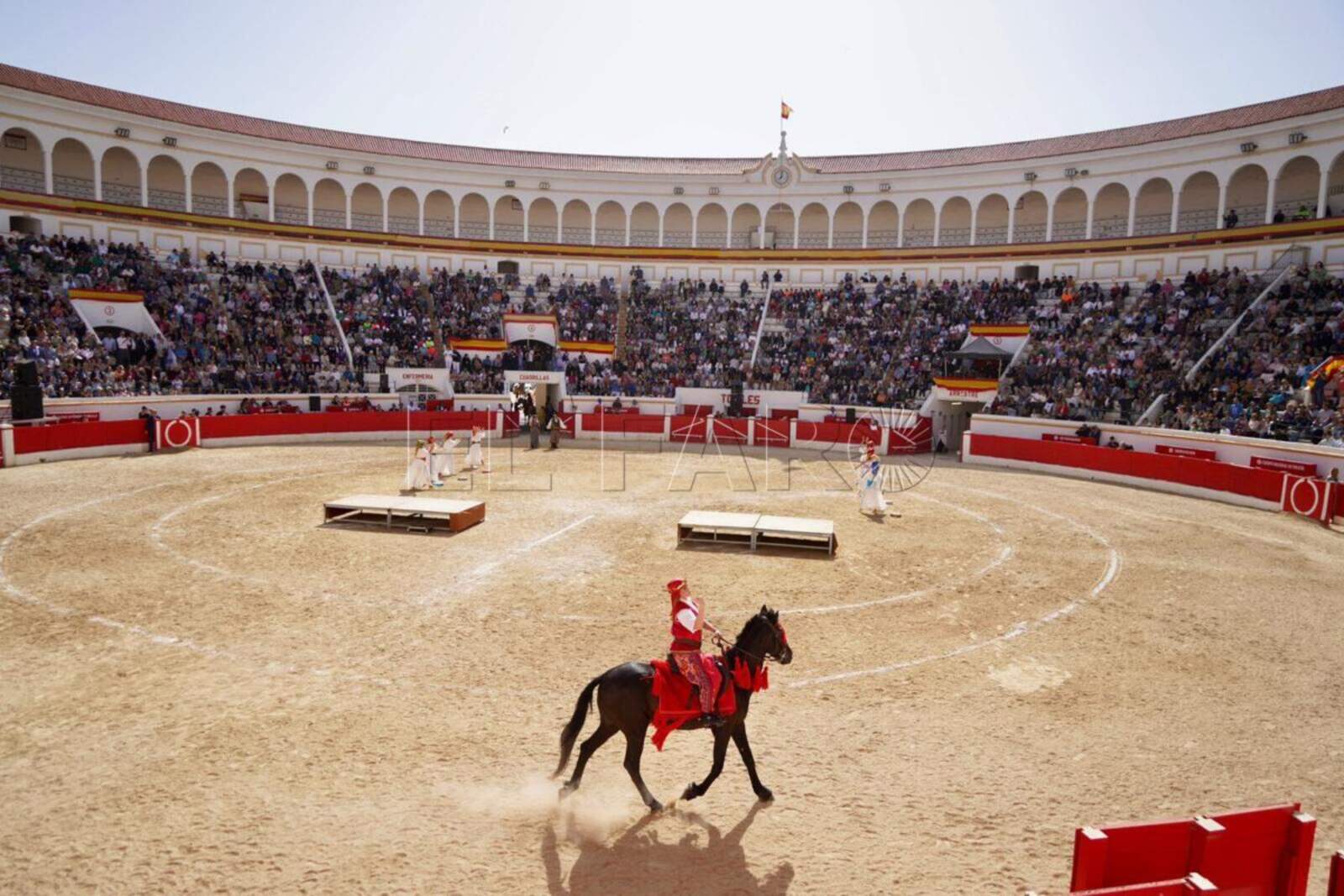 Melilla lleva su diversidad cultural a lomos de un espectáculo ecuestre para cruceristas y locales