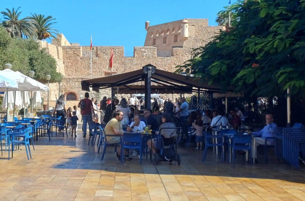 La hostelería de Melilla pide cerrar los negocios el miércoles de 10:30 a 13:30 horas para recibir a los Reyes