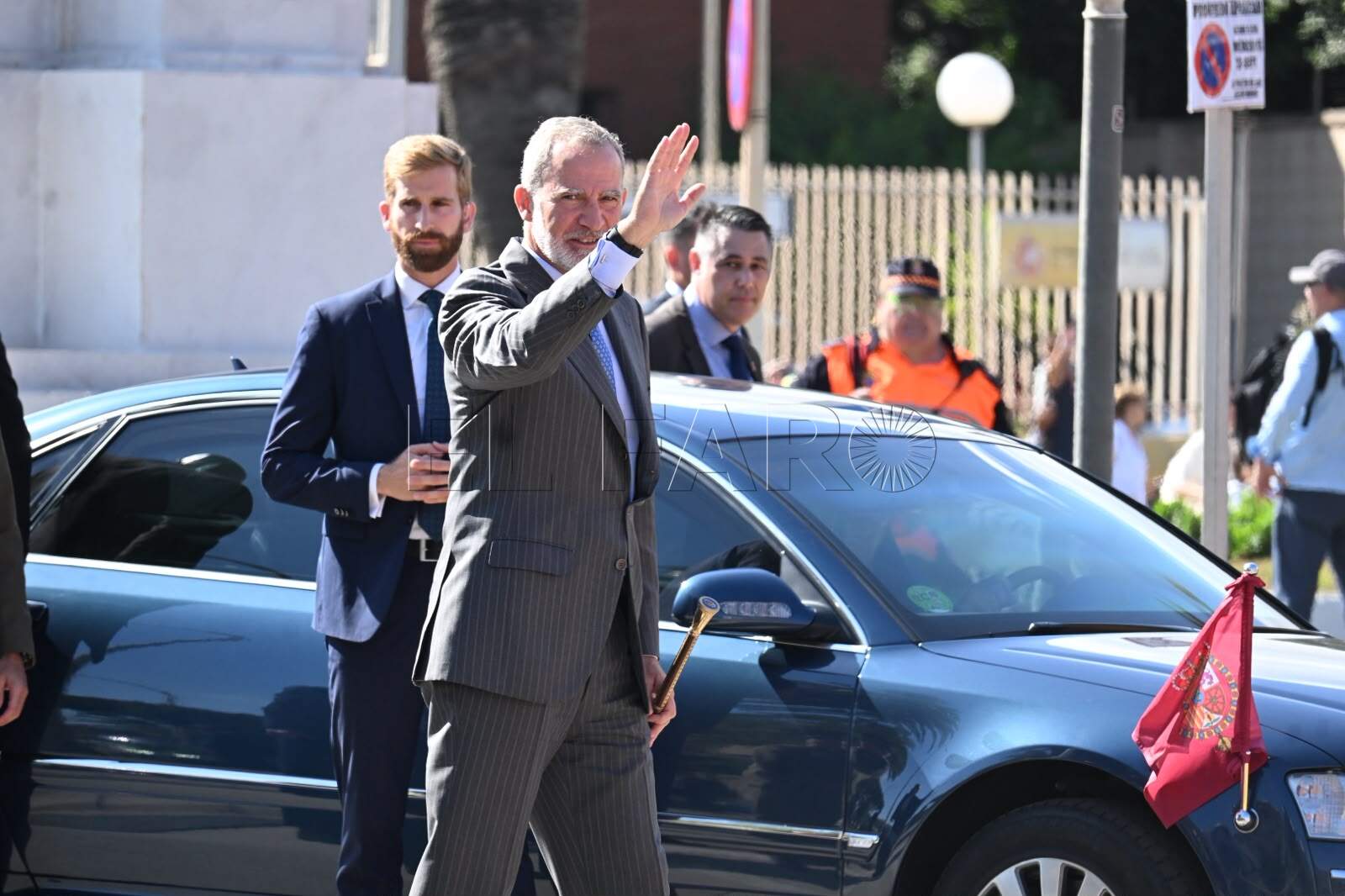 Melilla acompaña a los Reyes desde el aeropuerto hasta la Plaza de España