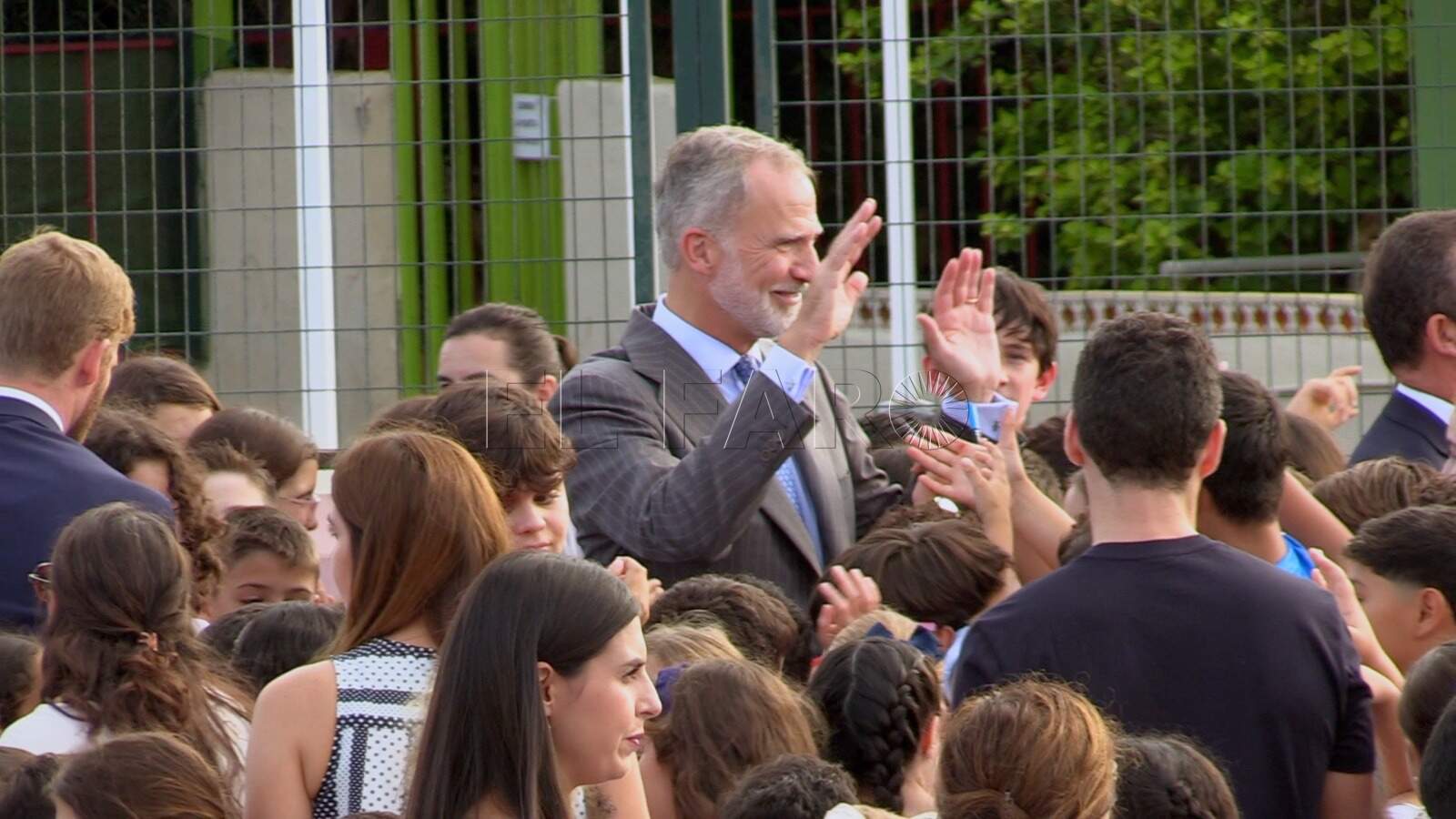 Abrazos, nervios y orgullo en el Eduardo Morillas tras la visita de los Reyes