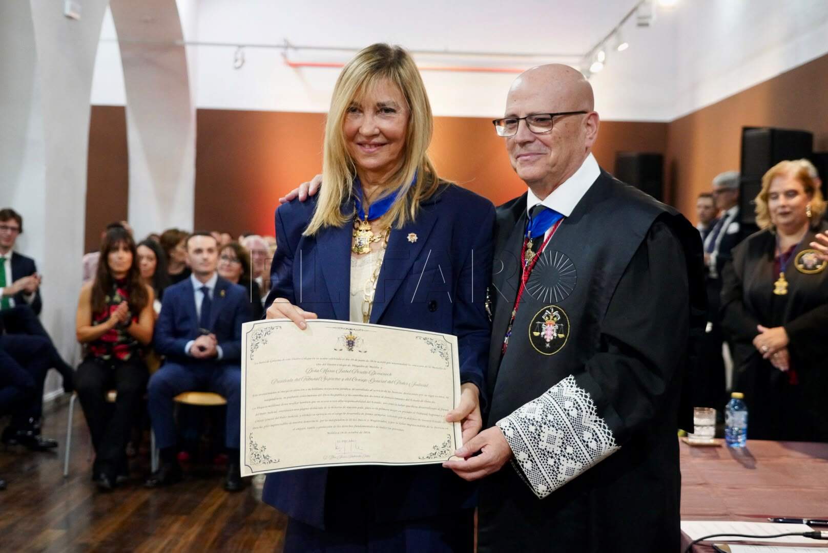 Isabel Perelló recibe la Medalla de Oro del Colegio de Abogados de Melilla