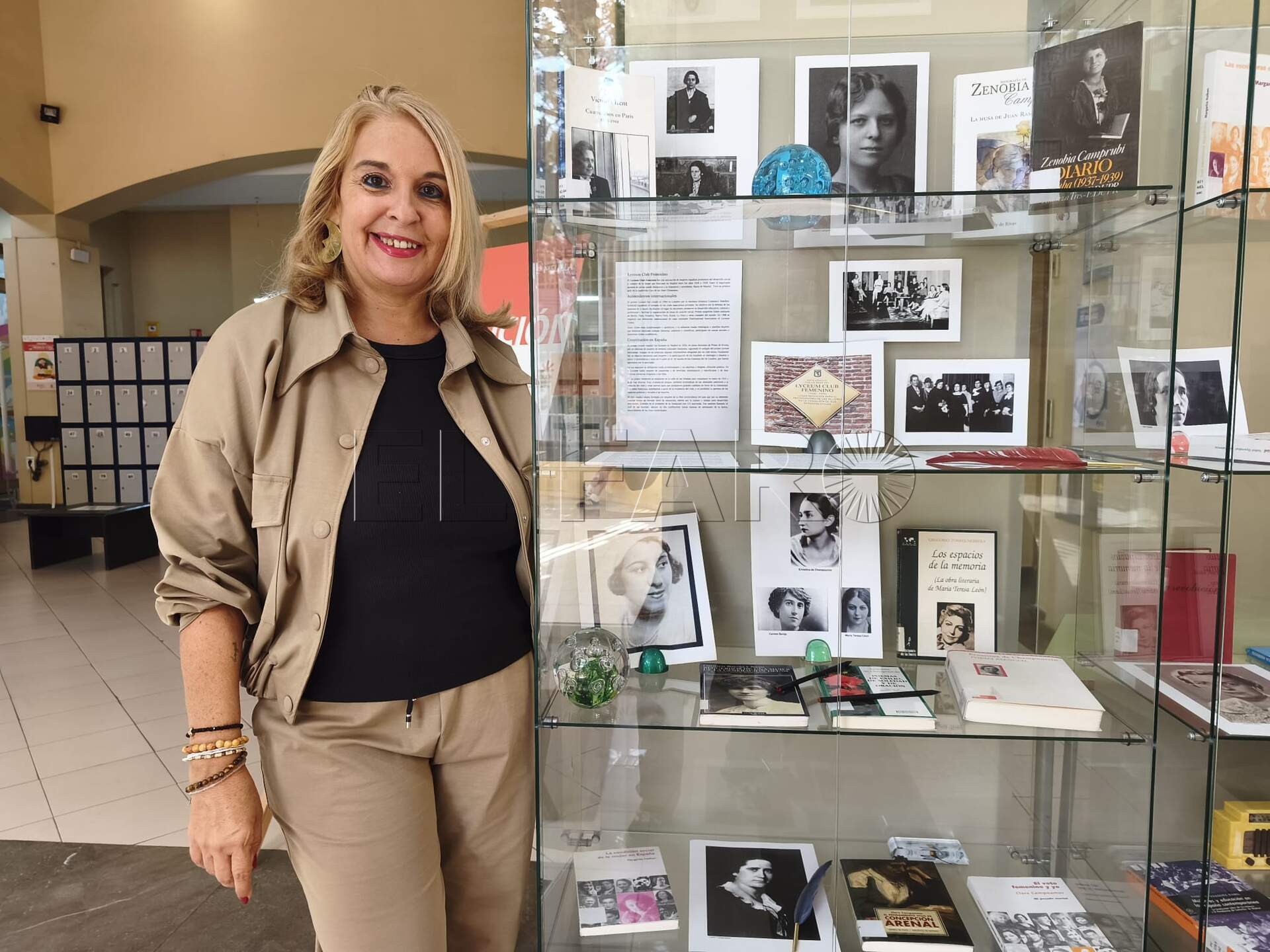 Las mujeres escritoras toman las vitrinas expositivas de la Biblioteca Pública de Melilla