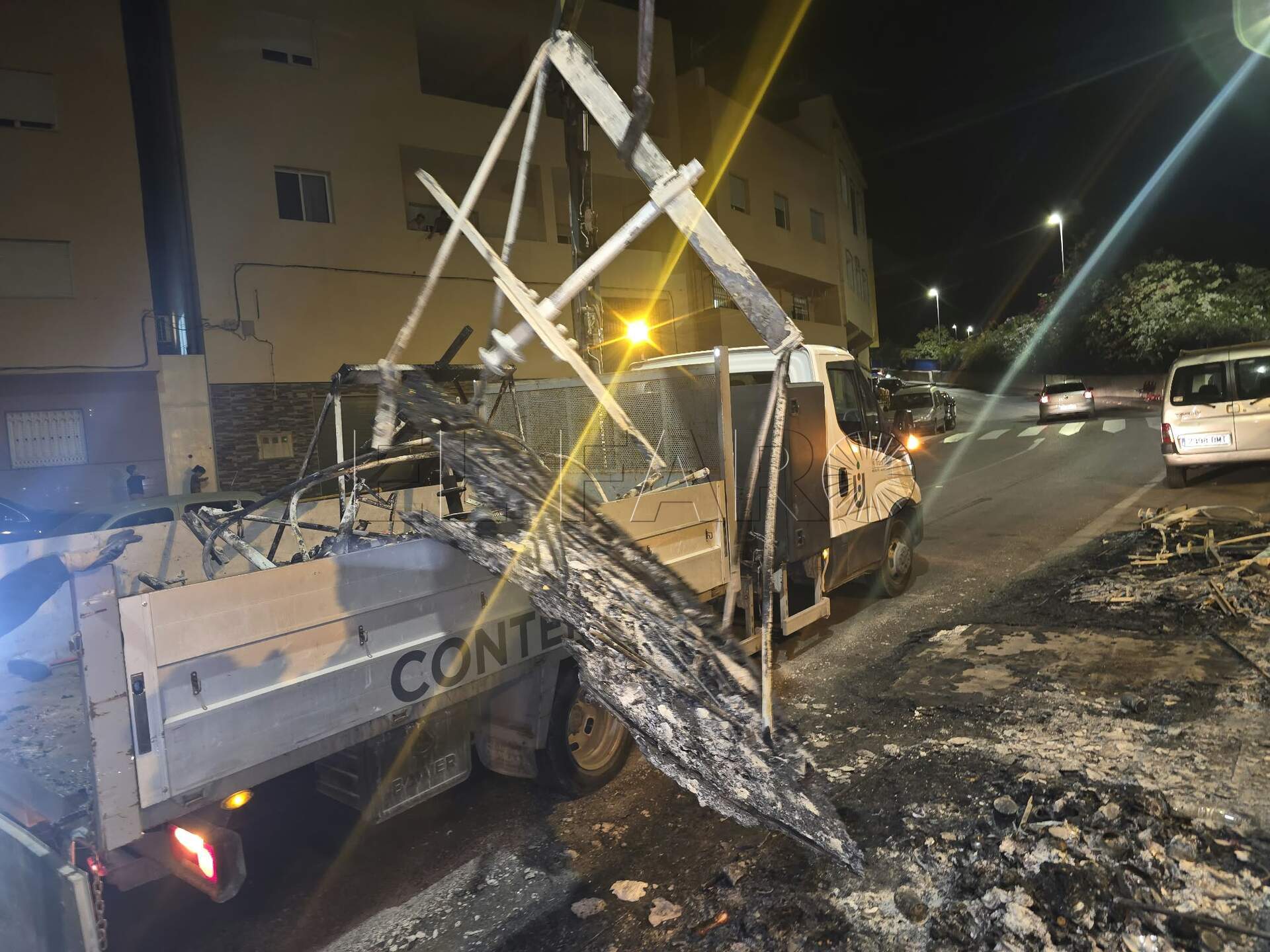 La policía investiga la quema de contenedores en Reina Regente y Vía Láctea