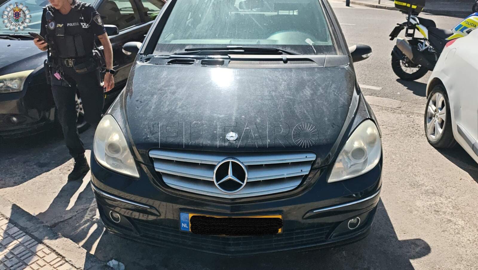 Una mujer detenida por falsedad documental de un coche extranjero