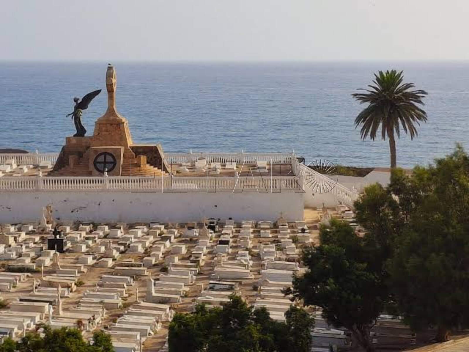 Monumento en recuerdo de los marinos de la Armada fallecidos en Melilla